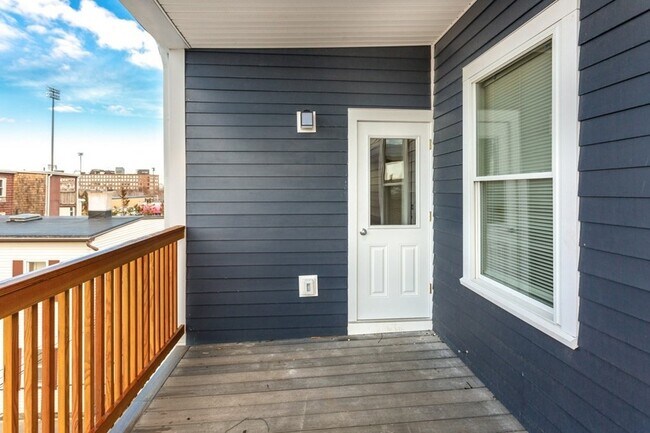 Building Photo - 8 Shetland St