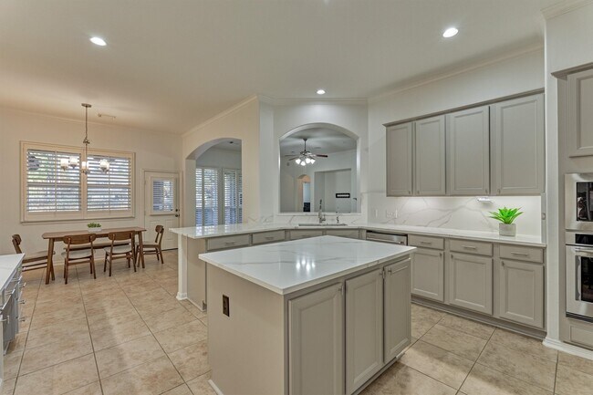 Building Photo - 94 Oriel Oaks Cir