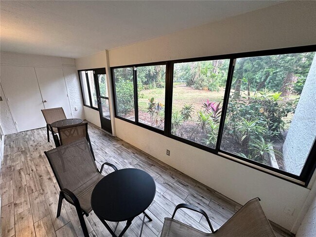 Building Photo - 645 Woodlawn Dr