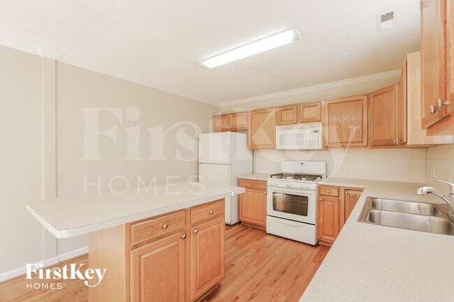 Building Photo - 2400 Devon Dr