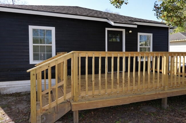 Building Photo - 5122 Avenue L