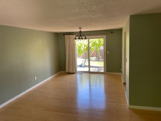 Building Photo - Beautifully Updated Home with Large Yard a...
