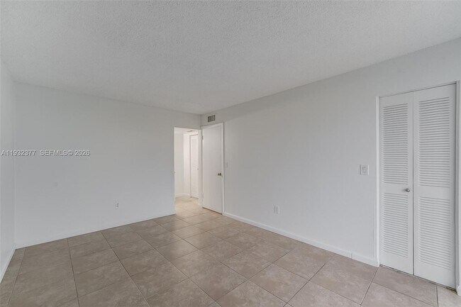 Building Photo - 1801 S Treasure Dr