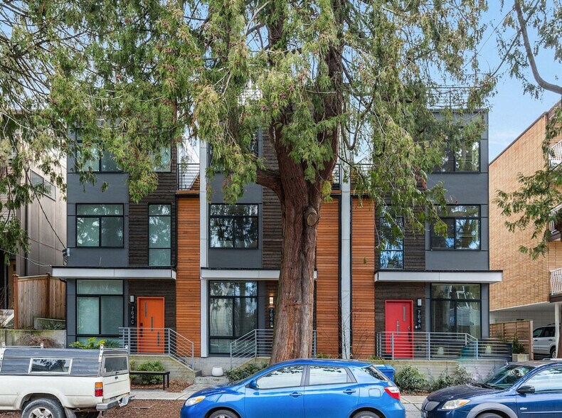 Building Photo - 762 Belmont Pl E