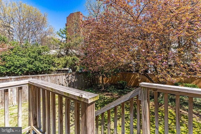 Building Photo - 859 N Abingdon St