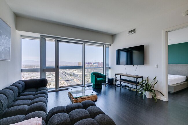 Building Photo - 4471 Dean Martin Dr
