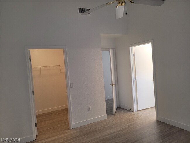 Building Photo - 9605 Sundial Dr