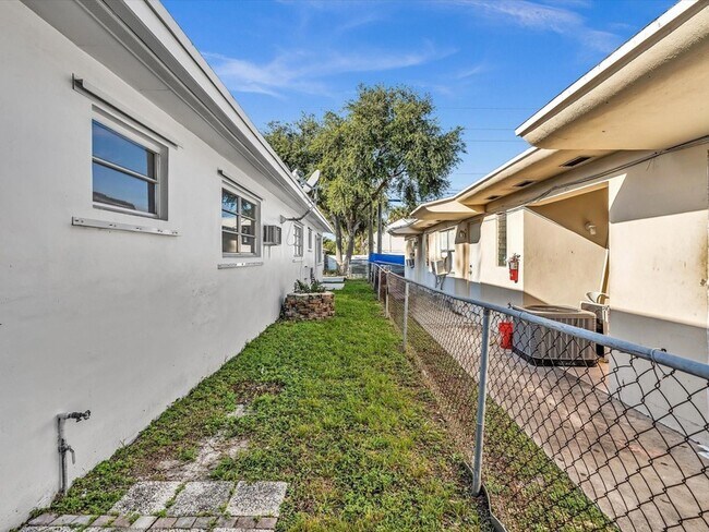 Building Photo - 2191 NE 172nd St