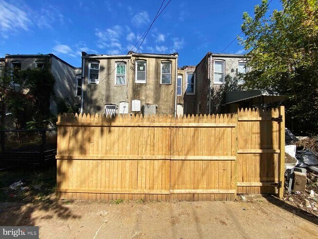 Building Photo - 3015 Rayner Ave