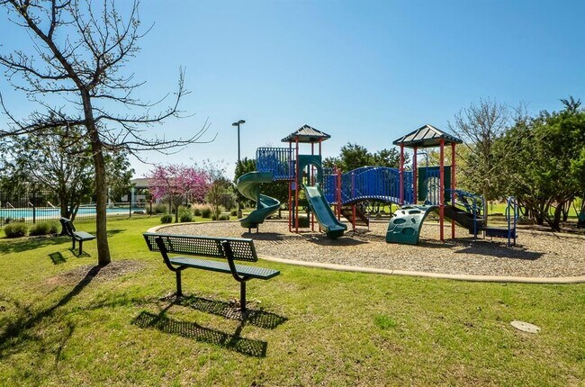 Building Photo - 1305 Horseshoe Ranch Dr