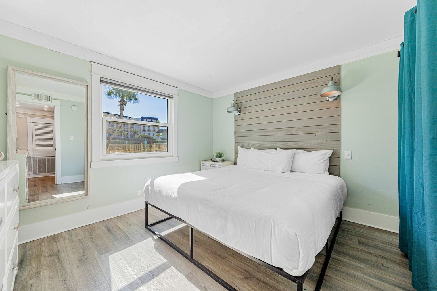 Building Photo - 885 Santa Rosa Blvd