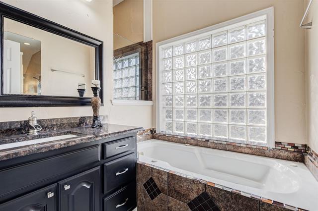 Building Photo - 2600 Northcrest Dr