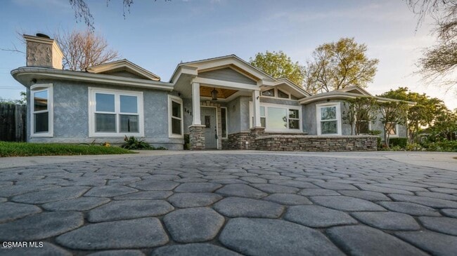 Building Photo - 1410 Calle Violeta