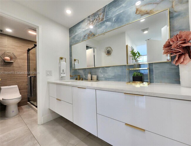 Building Photo - 3505 S Ocean Dr