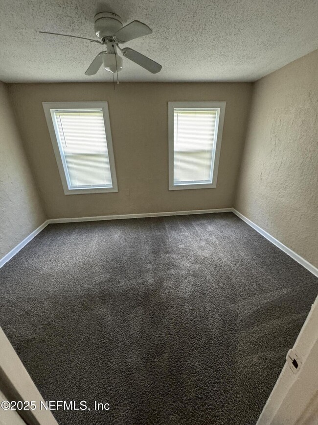 Building Photo - 1817 Lakewood Rd