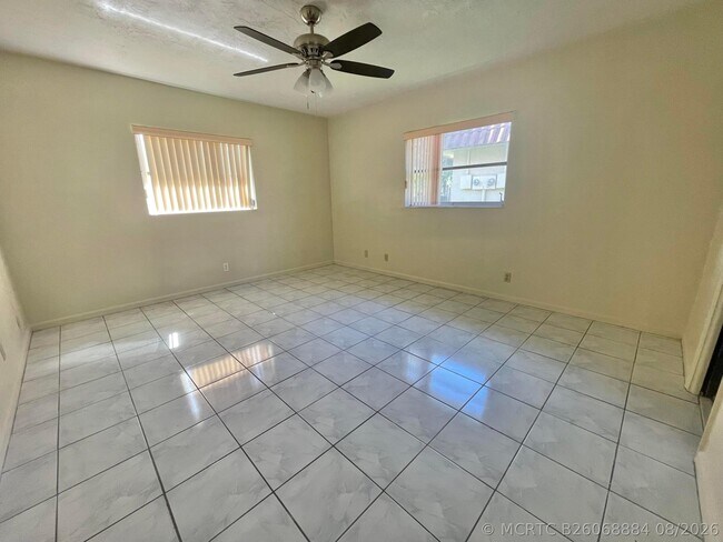 Building Photo - 7112 NW 78th Ave