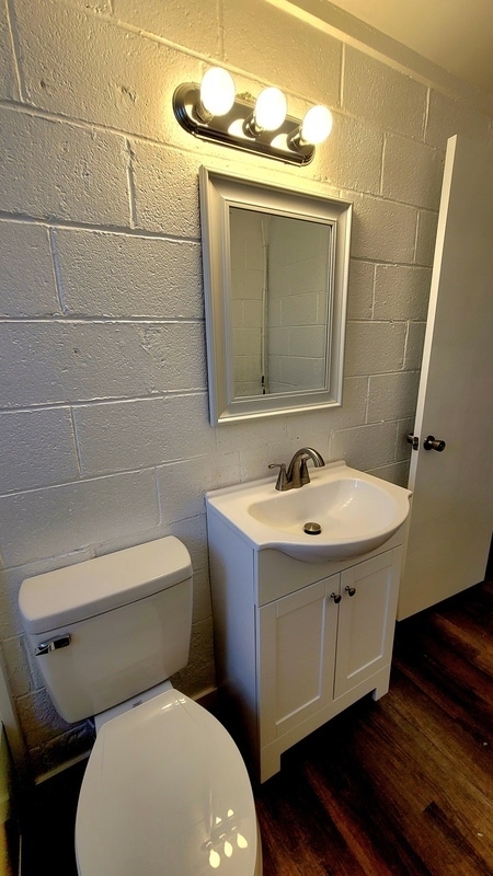 Building Photo - 118 N Old Church St