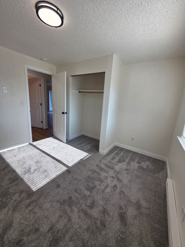 Building Photo - Recently Updated Home
