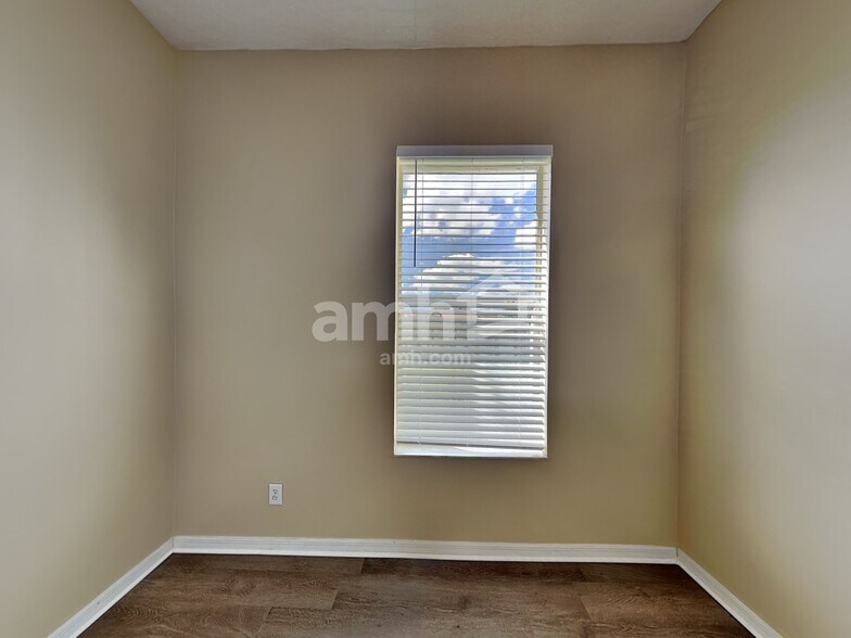 Building Photo - 2462 St Johns Ln