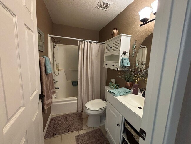 Building Photo - Enjoy this cozy 2 Bedroom, 1.75 Bathrooms, 1.5 Car Garage home in Premier Active Adult Resort Sty...