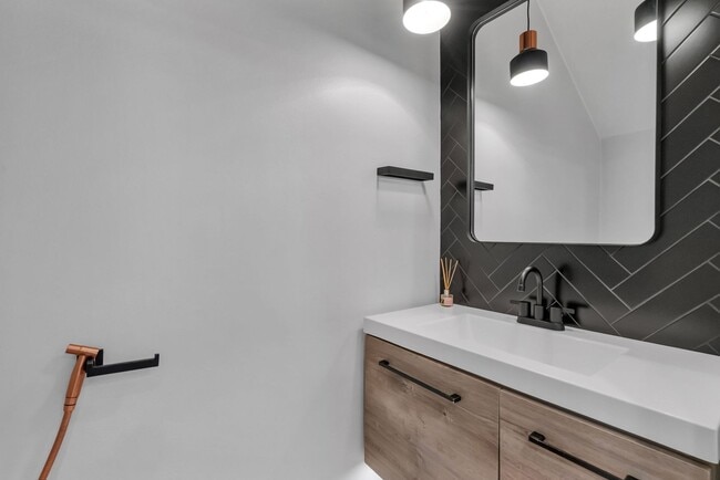 Building Photo - 2170 Stockton Dr