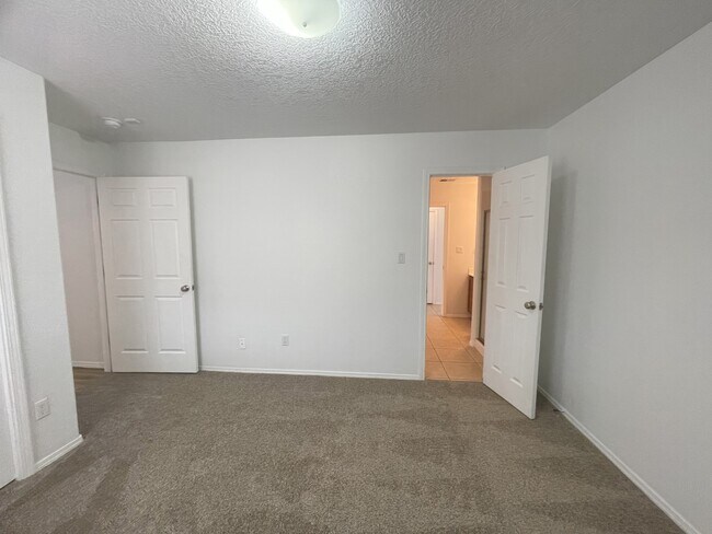 Building Photo - 5555 Mansfield Pl NW