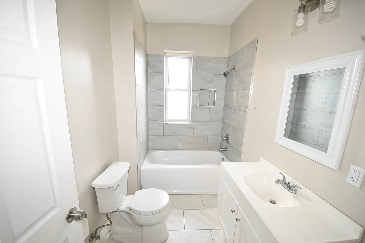 Building Photo - 746 Columbia St