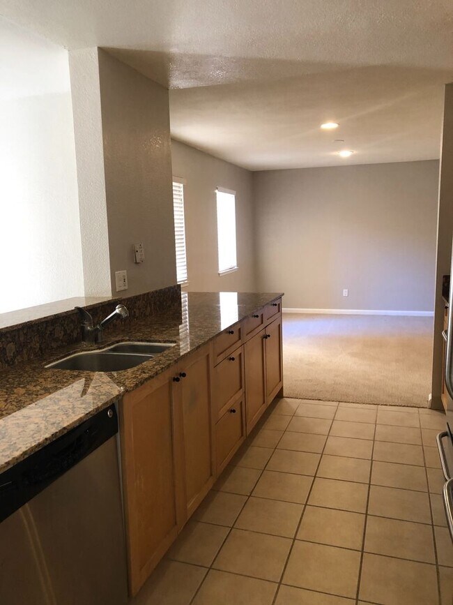 Building Photo - 1 BED/1 BATH CONDO NEAR LA JOLLA VILLAGE