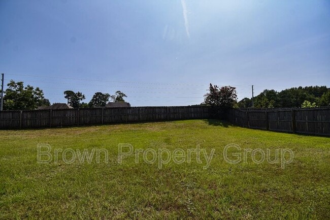 Building Photo - 494 Hogart St