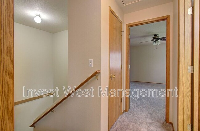 Building Photo - 3020 NE 116th Ave