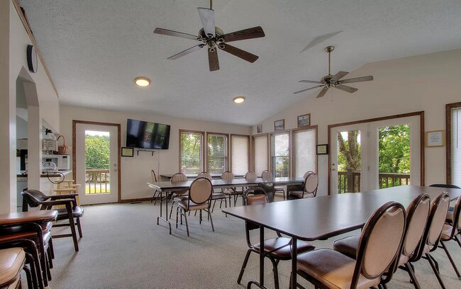 Building Photo - 1081 Cove Rd