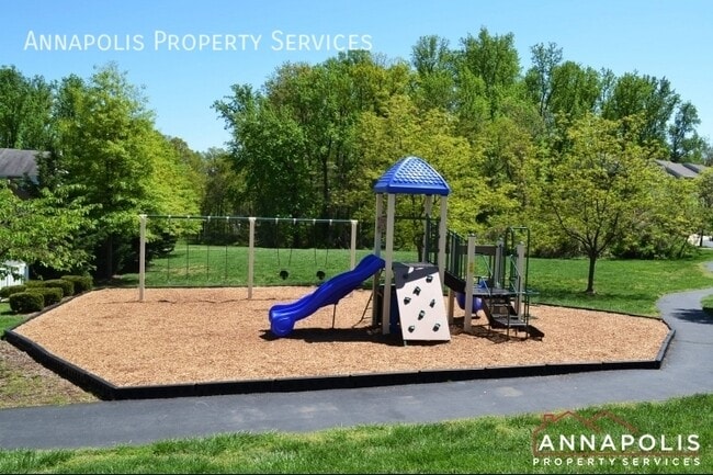 Building Photo - 546 Francis Nicholson Way