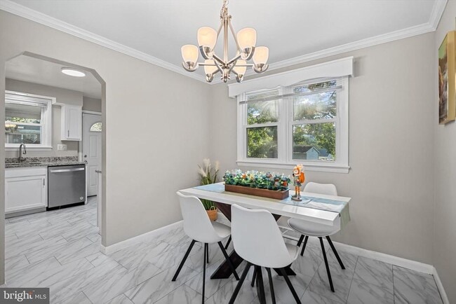 Building Photo - 9109 Pinehurst Dr