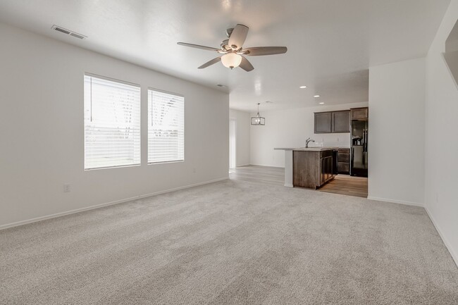 Building Photo - Beautiful 3 Bedroom Townhome for Lease!