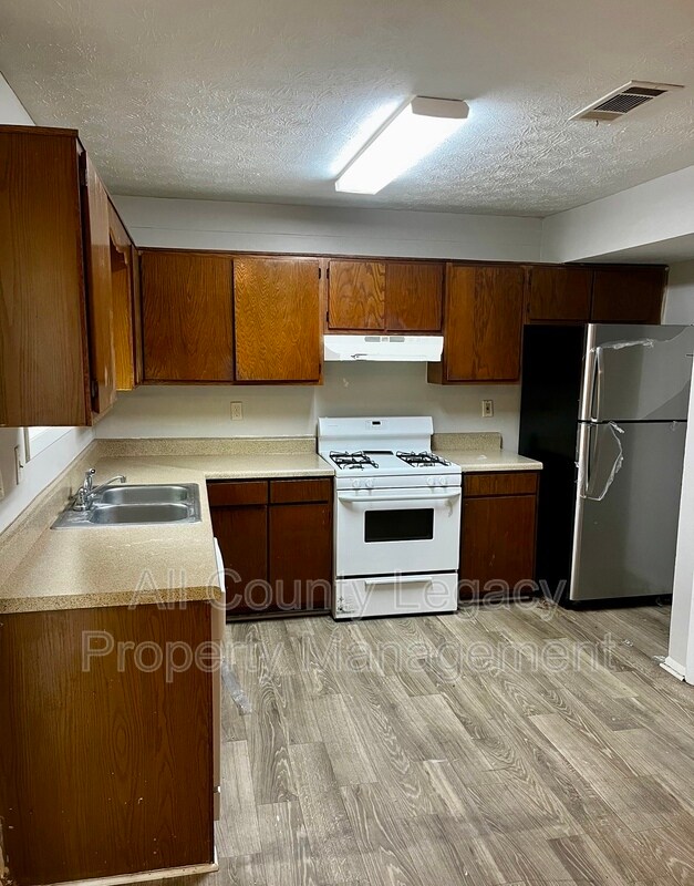 Building Photo - 2946 Spruce Cir