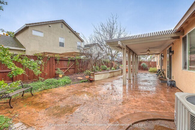 Building Photo - Desirable 4 bdrm 2 bth located in sought o...
