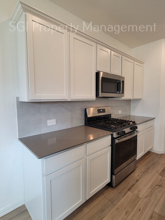 Building Photo - 3805 Thomas Plns Dr