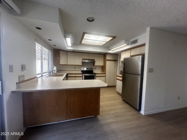 Building Photo - 966 E Morningstar Ln