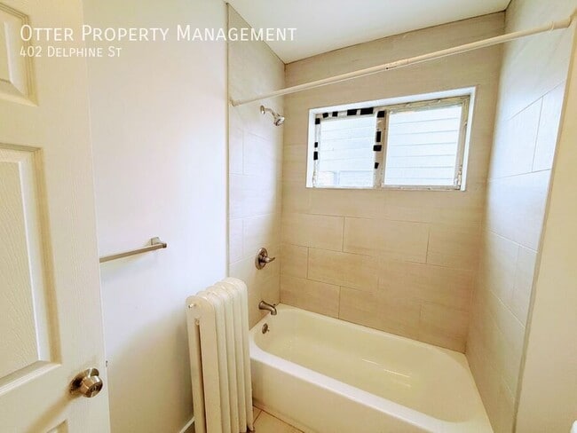 Building Photo - 402 Delphine St