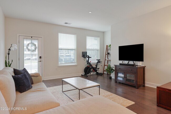 Building Photo - 50 Midway Rd S