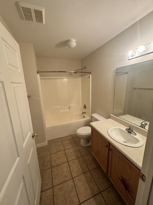 Building Photo - 2738 W Tharpe St