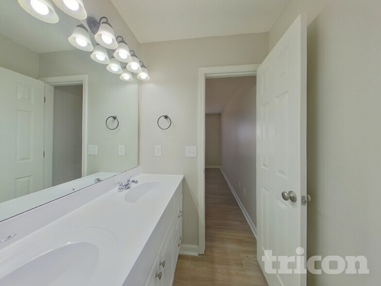 Building Photo - 3428 Nevin Brook Rd