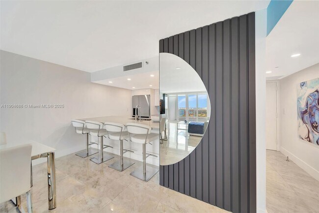 Building Photo - 1717 N Bayshore Dr