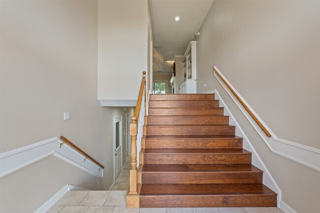 Building Photo - 120 Harbour Town Dr