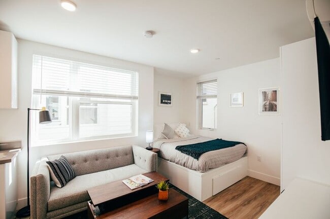 Building Photo - 1058 18th St