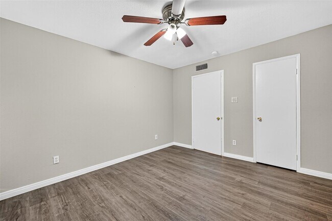 Building Photo - 2110 Wilcrest Dr