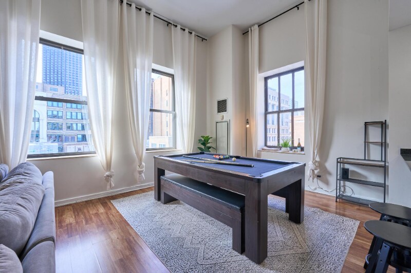 Building Photo - 5 N Wabash Ave