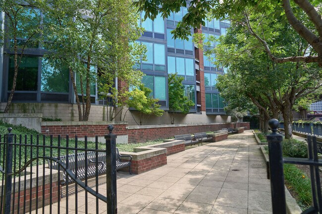 Building Photo - 600 N Kingsbury St
