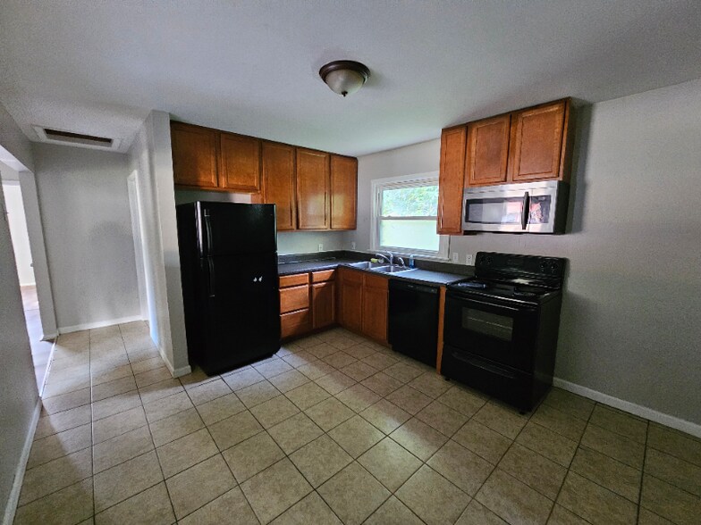 Building Photo - 1467 Broadlawns Ln