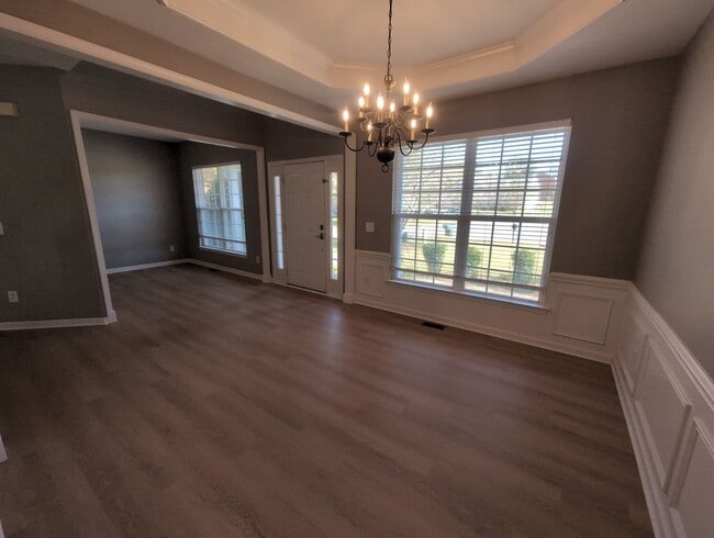 Building Photo - AVAILABLE NOW! 3- or 4-bed/3.5-bath in Bre...